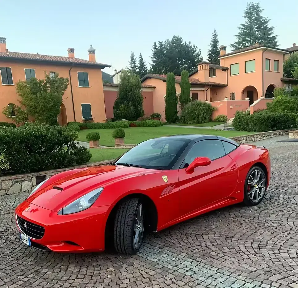 Usata Ferrari California 460 CV (338 kW) 2011 Rosso Cabrio