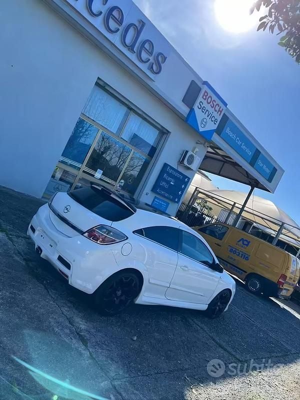 Usata Opel Astra GTC OPC 240 CV (176 kW) 2009 Bianco Berlina