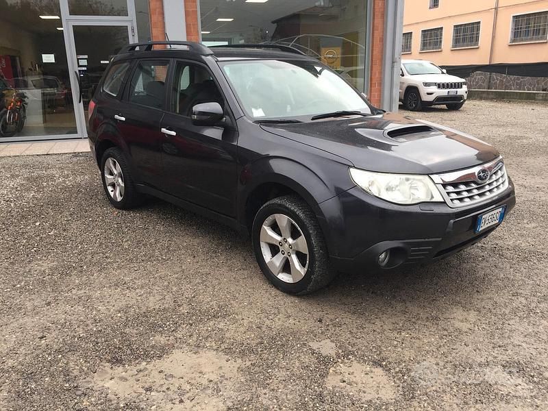 Usata Subaru Forester Comfort 146 CV (107 kW) 2012 Nero SUV