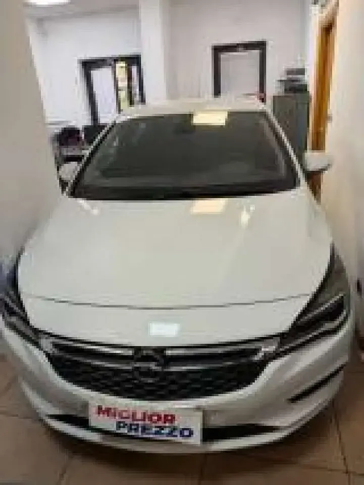 Usata Opel Astra 105 CV (77 kW) 2017 Bianco Berlina