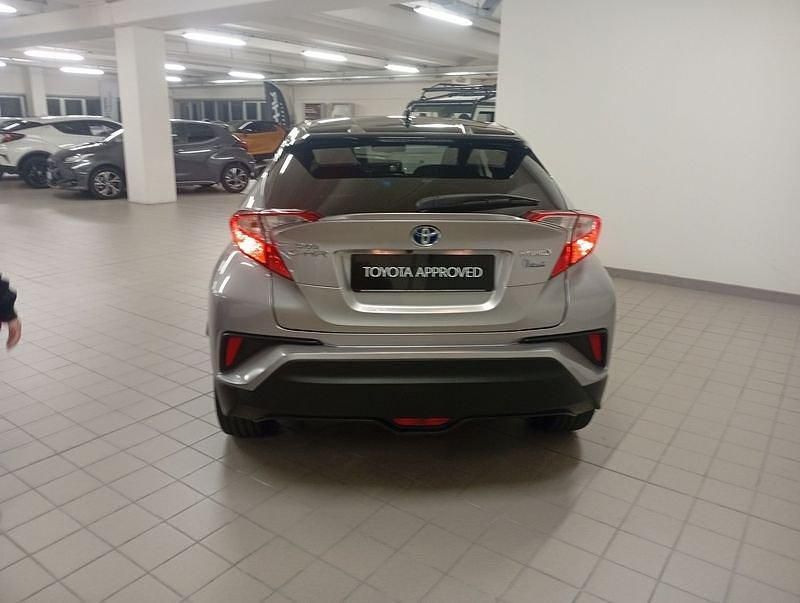 Second-hand Toyota C-HR Style 122 CP (89 kW) 2019 Argintiu SUV