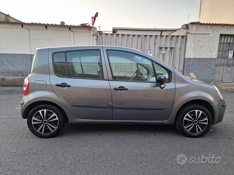Usata Renault Modus Dynamique 75 CV (55 kW) 2007 Grigio Monovolume