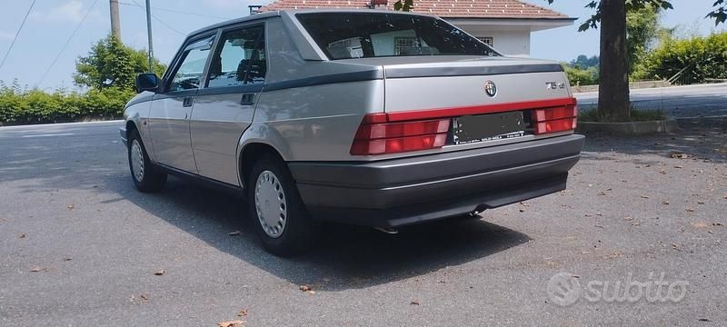 Usata Alfa Romeo 75 1989 Grigio Berlina