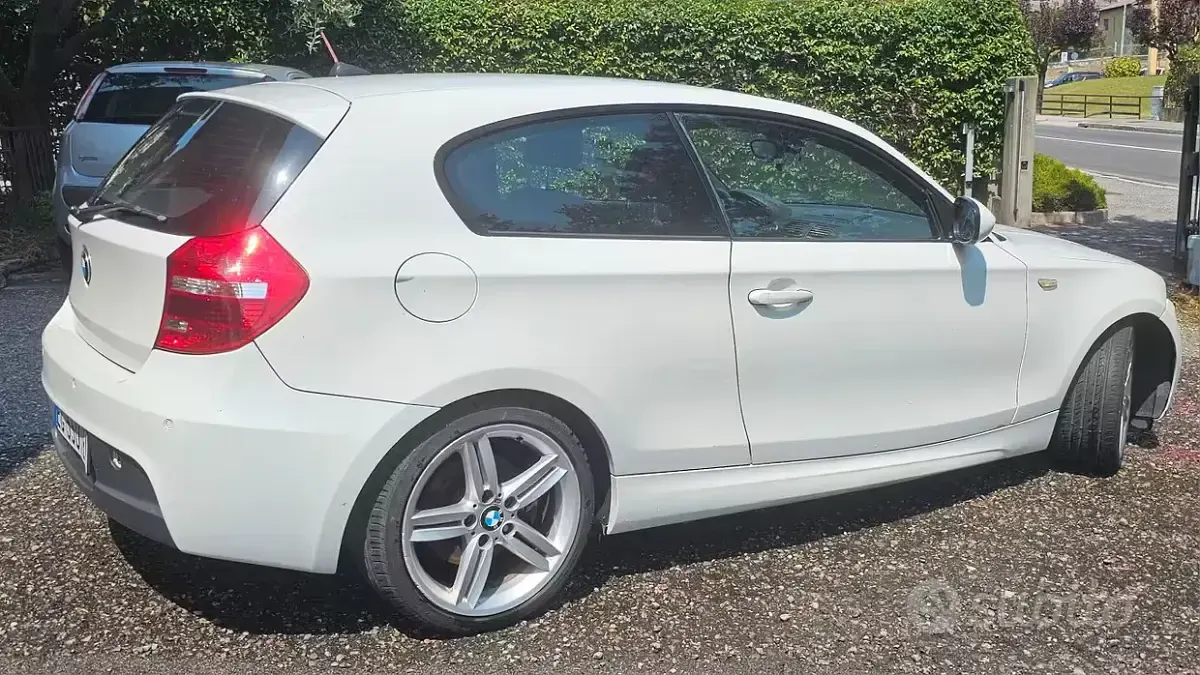 Usata BMW 118 Sport Line 143 CV (105 kW) 2010 Bianco Utilitaria