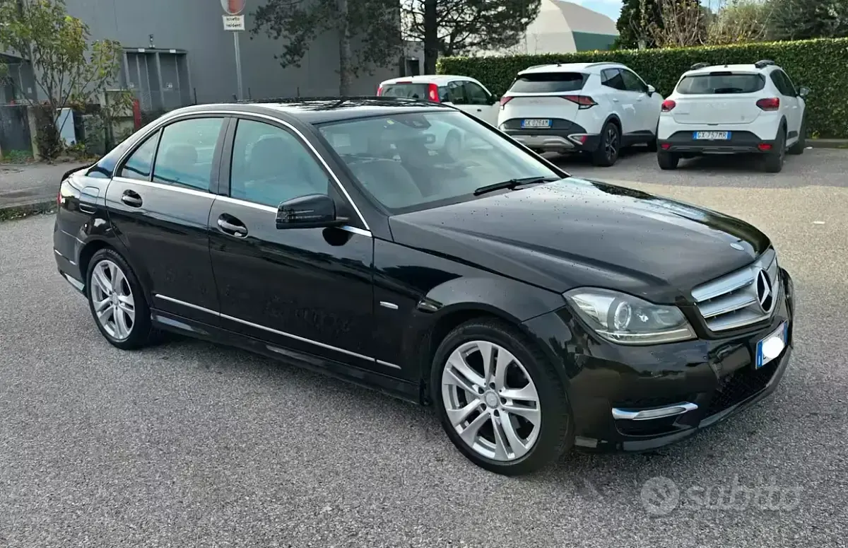 Usata Mercedes C220 Avantgarde 170 CV (125 kW) 2012 Nero Berlina