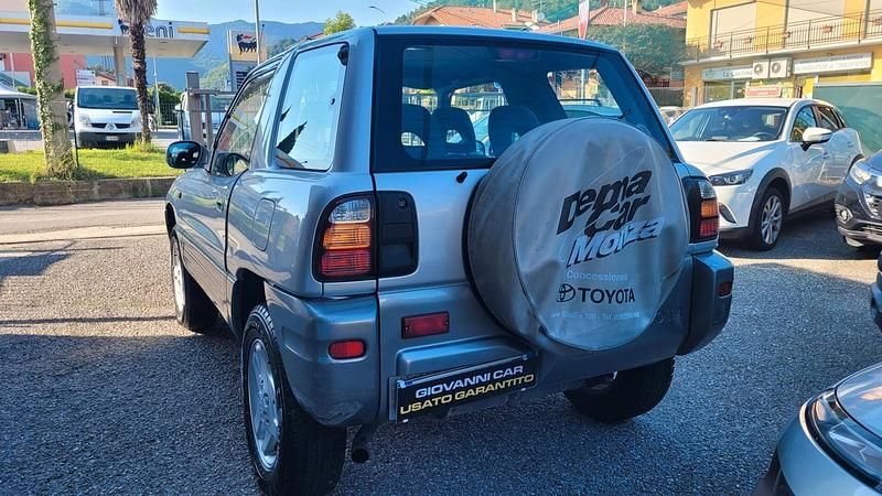 Usata Toyota RAV4 128 CV (94 kW) 1999 Argento SUV