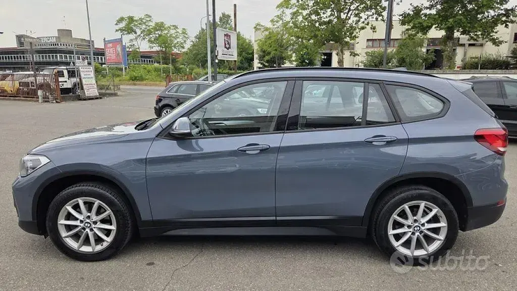 Käytetty BMW X1 Advantage 150 HP (110 kW) 2021 Harmaa Katumaasturi
