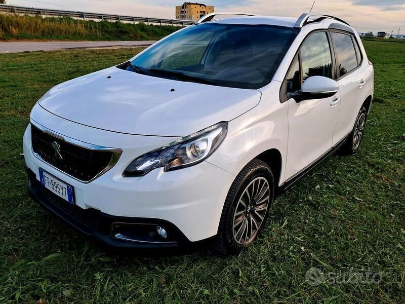 Usata Peugeot 2008 Active 102 CV (75 kW) 2019 Bianco SUV