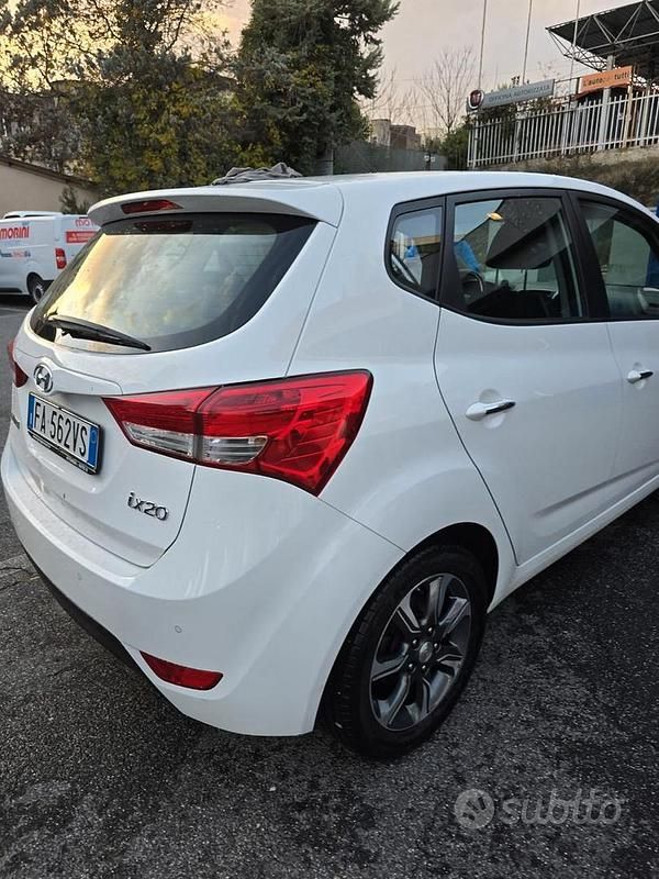 Usata Hyundai ix20 125 CV (91 kW) 2015 Bianco Utilitaria