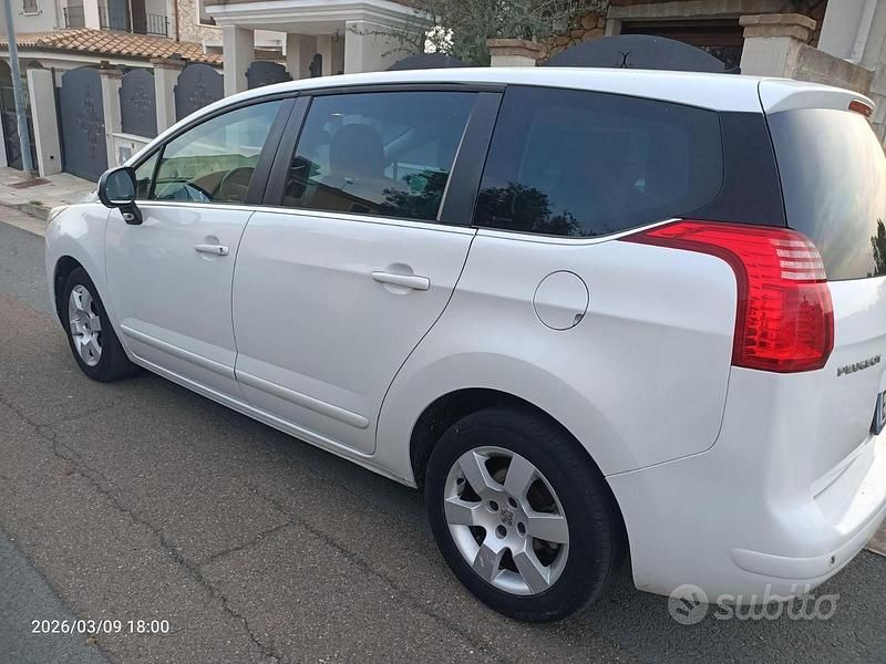Usata Peugeot 5008 Business-Line 112 CV (82 kW) 2012 Monovolume