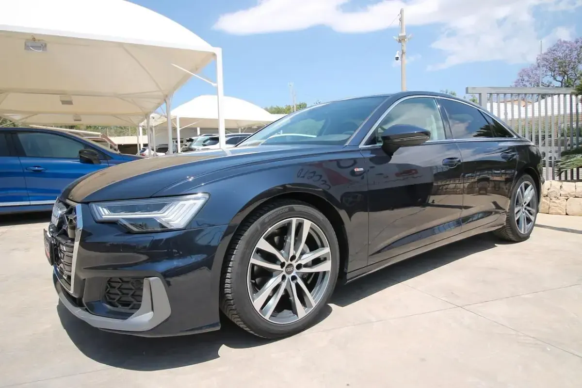 Usata Audi A6 S-Line 204 CV (150 kW) 2024 Blu firmamento metallizzato Berlina