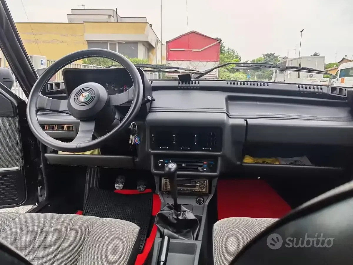 Usata Alfa Romeo Giulietta Ti 130 CV (95 kW) 1982 Nero Berlina