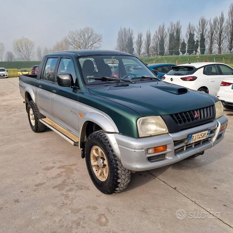 Usata Mitsubishi L200 99 CV (72 kW) 2000 Grigio Pick-up