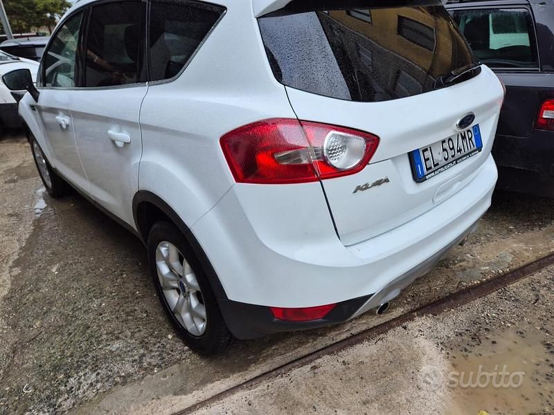 Usata Ford Kuga 163 CV (119 kW) 2012 Bianco SUV