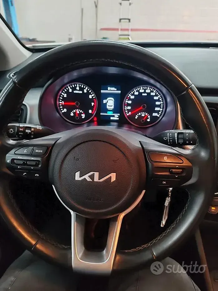 Usata Kia Stonic Urban 101 CV (74 kW) 2023 Bianco SUV