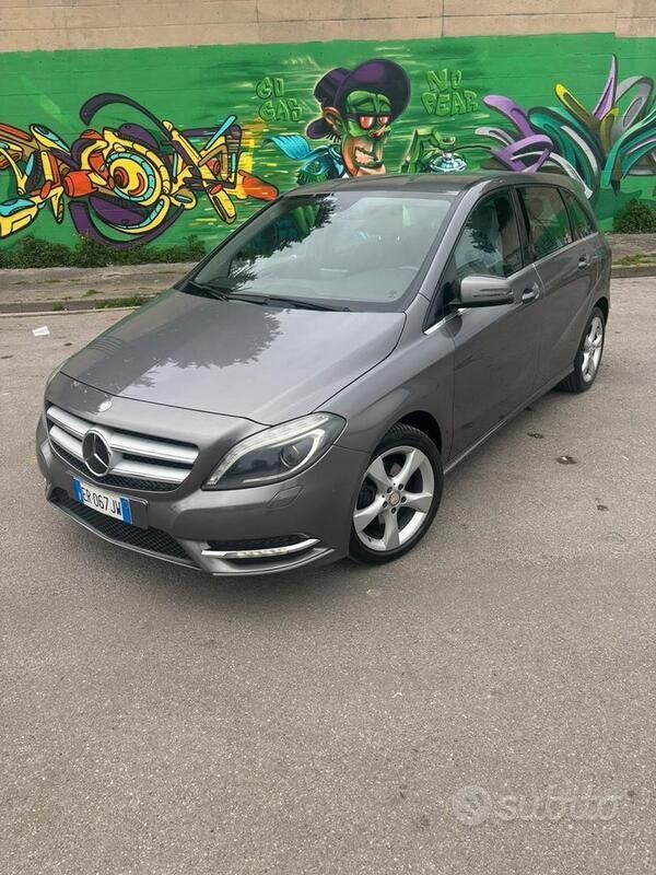 Grigio Usata 2013 Mercedes B200 Monovolume | 6000 € (Ottimo prezzo) - Immagine 1/4