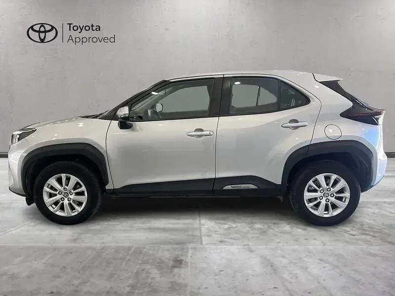 Usata Toyota Yaris Cross Active 116 CV (85 kW) 2022 Grigio SUV