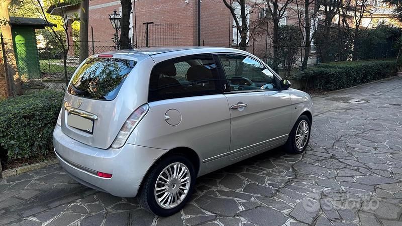 Usata Lancia Ypsilon 95 CV (69 kW) 2007 Grigio Utilitaria