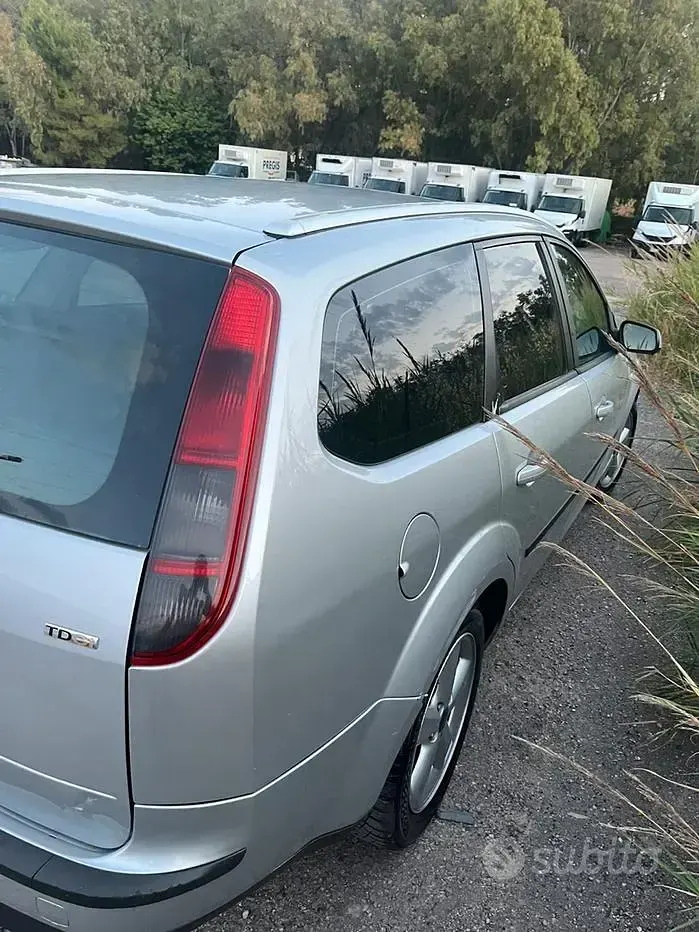 Usata Ford Focus 90 CV (66 kW) 2006 Grigio Station wagon