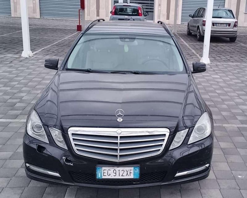 Usata Mercedes E220 Avantgarde 170 CV (125 kW) 2011 Nero Station wagon