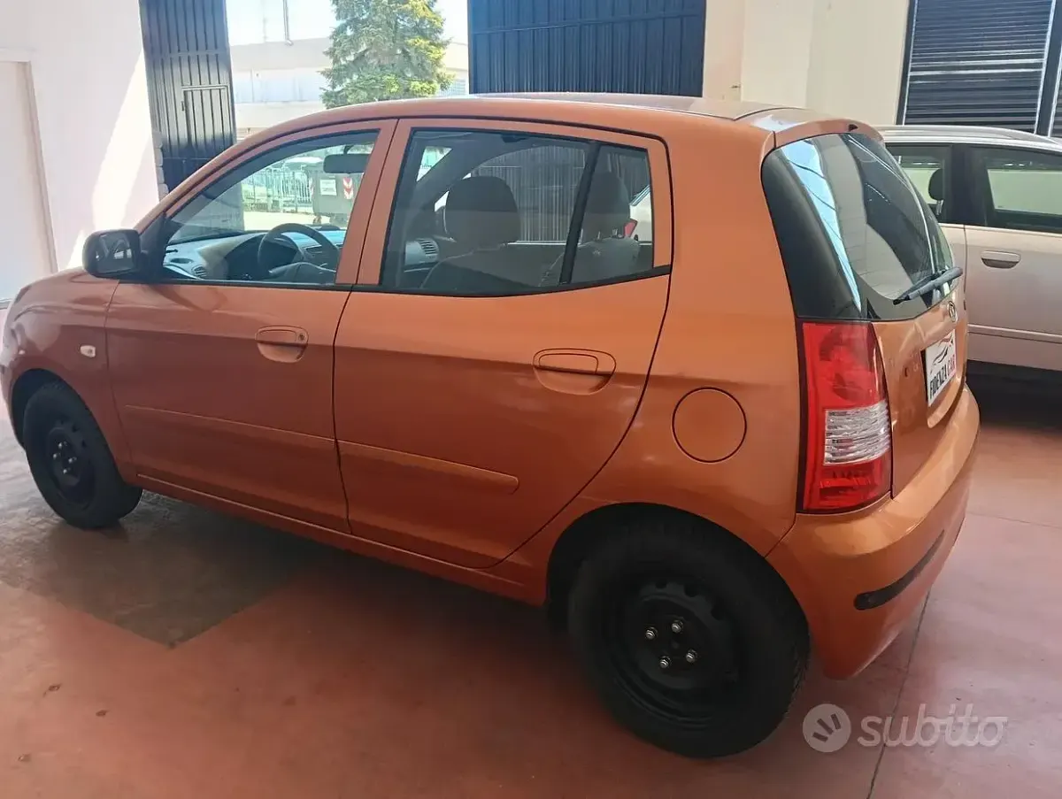 Usata Kia Picanto 61 CV (44 kW) 2005 Arancione Utilitaria