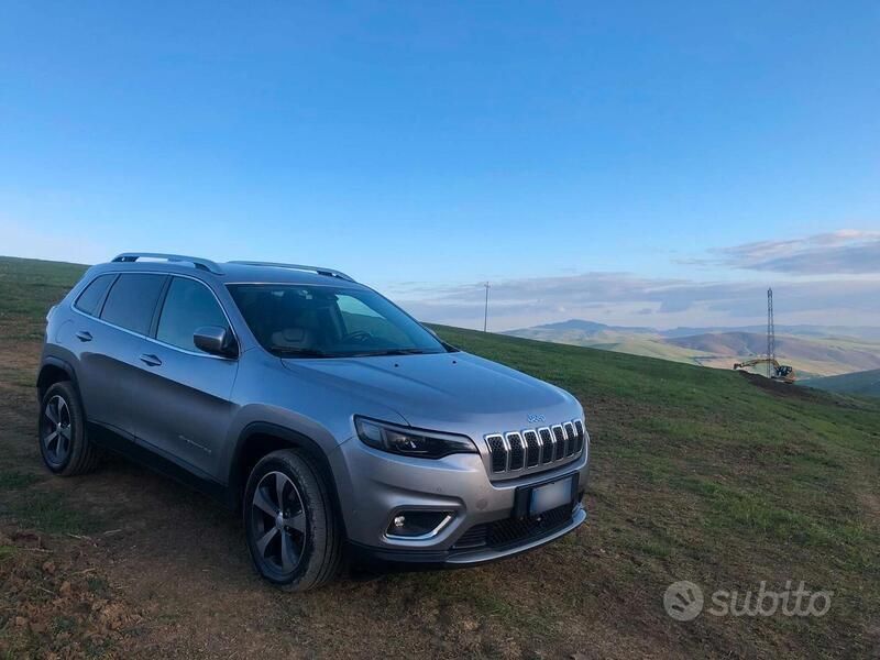 Grigio Usata 2019 Jeep Cherokee SUV | 22.000 € (Molto cara) - Immagine 1/4