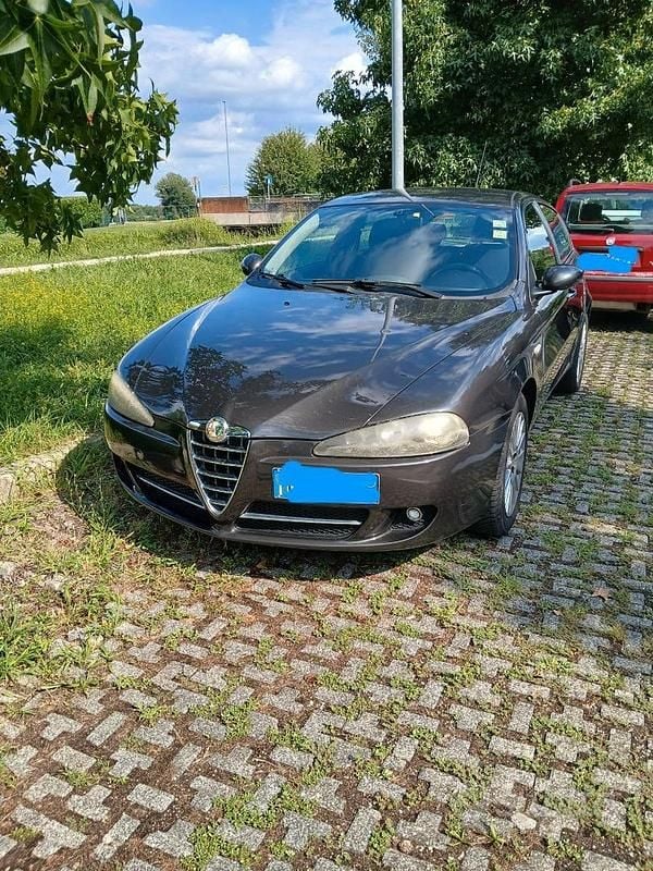 Usata Alfa Romeo 147 120 CV (88 kW) 2008 Grigio Utilitaria