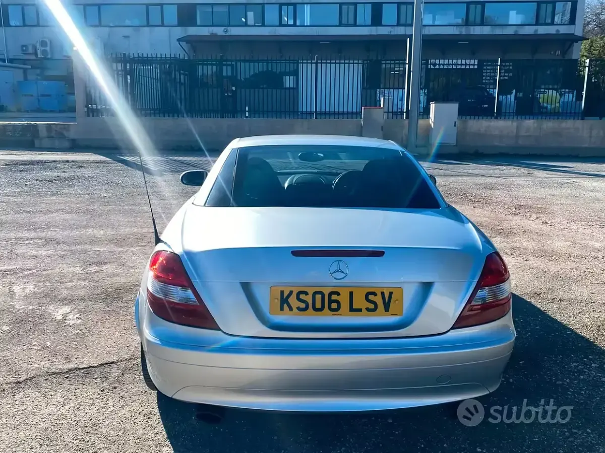 Usata Mercedes SLK280 231 CV (169 kW) 2006 Grigio Cabrio