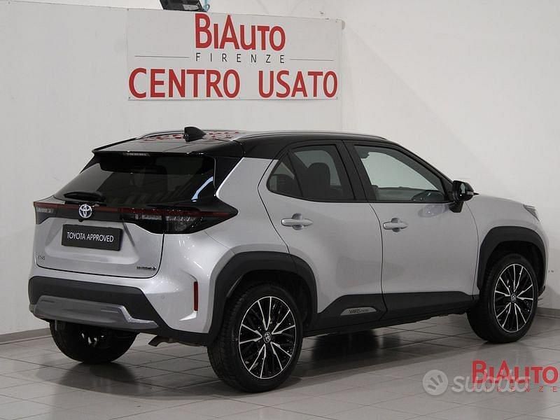 Usata Toyota Yaris Cross 116 CV (85 kW) 2022 Grigio SUV