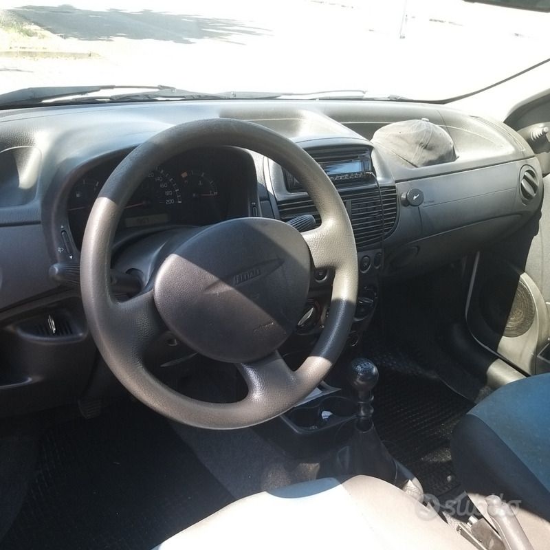 Usata Fiat Punto 54 CV (39 kW) 2006 Bianco Utilitaria