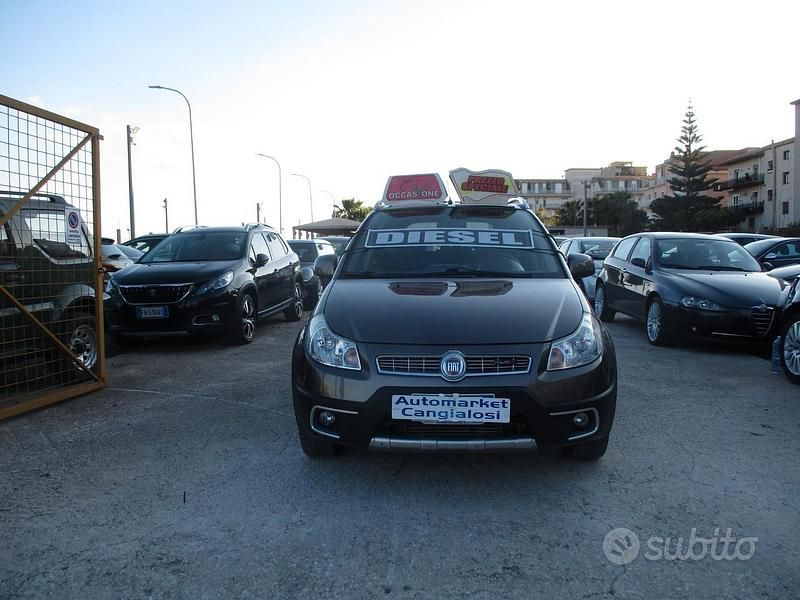Usata Fiat Sedici 135 CV (99 kW) 2011 Grigio SUV