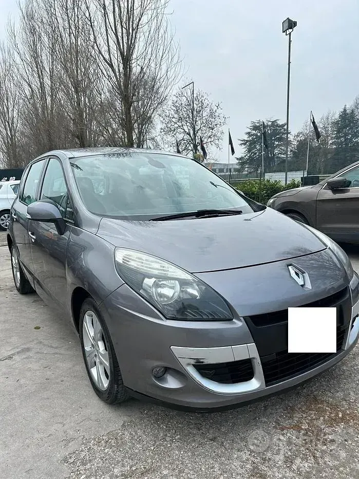 Usata Renault Scénic Luxe 130 CV (95 kW) 2010 Grigio Monovolume