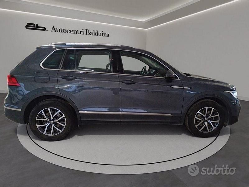 Usata VW Tiguan Life 131 CV (96 kW) 2023 Smoky grey metalizzato SUV