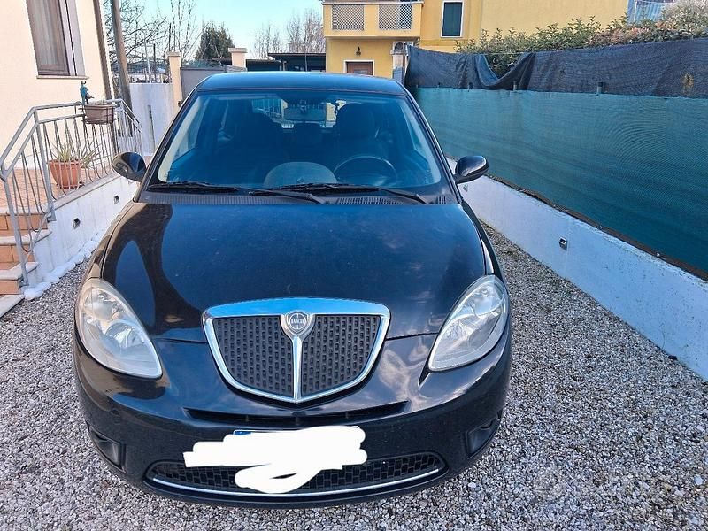 Usata Lancia Ypsilon 69 CV (50 kW) 2008 Nero Utilitaria