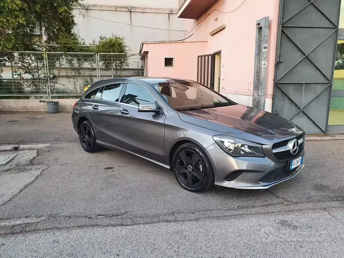 Usata Mercedes CLA180 Business 109 CV (80 kW) 2017 Grigio Berlina