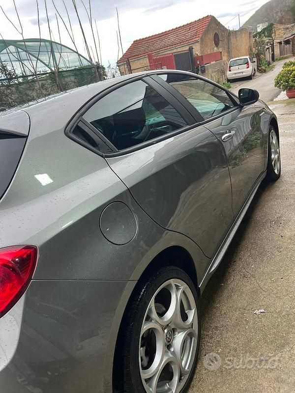 Usata Alfa Romeo Giulietta 120 CV (88 kW) 2018 Grigio Berlina