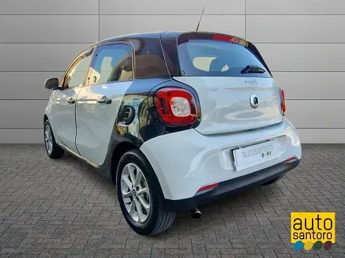 Usata Smart ForFour Passion 71 CV (52 kW) 2018 Bianco Utilitaria