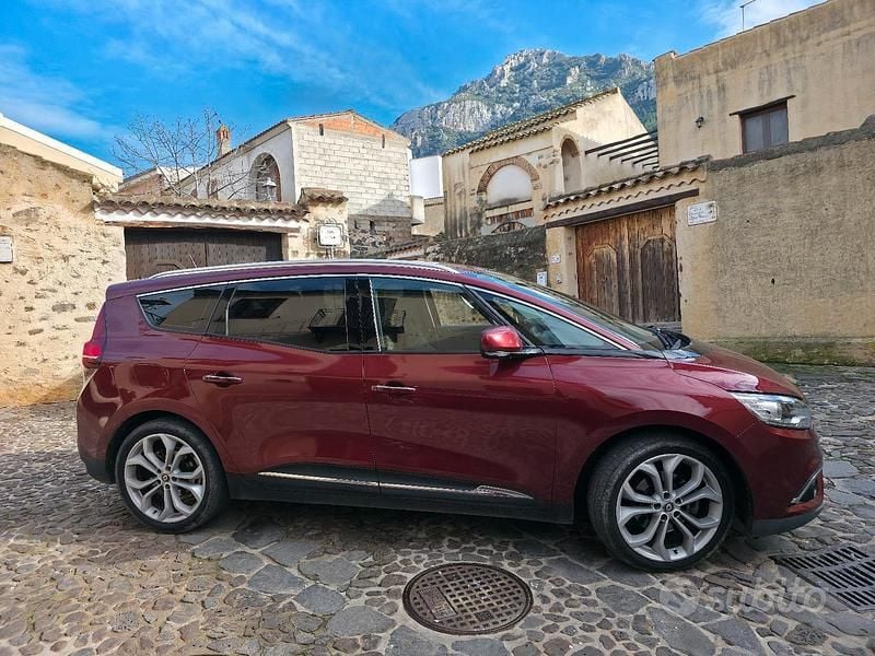 Usata Renault Grand Scénic IV 110 CV (80 kW) 2018 Rosso Monovolume