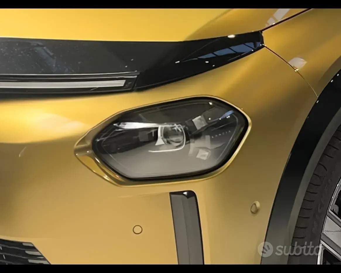 Usata Lancia Ypsilon 101 CV (74 kW) 2024 Giallo Utilitaria