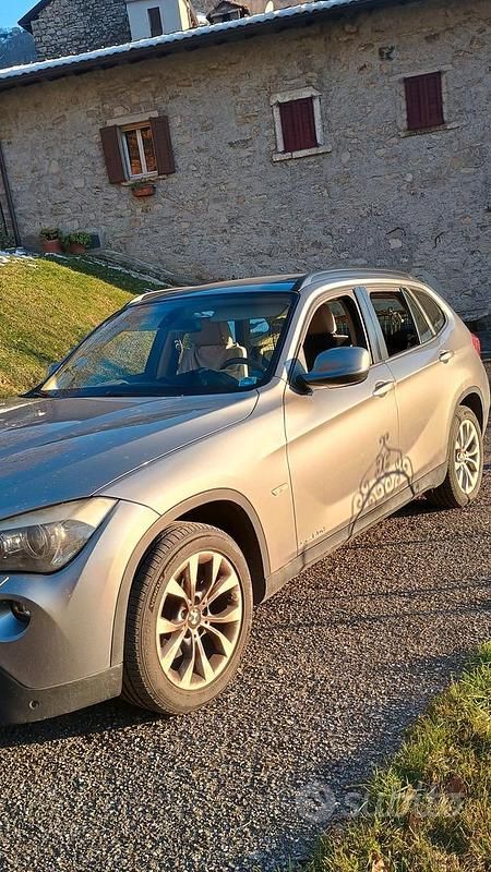 Grigio Usata 2011 BMW X1 SUV | 9000 € (Cara) - Immagine 1/4