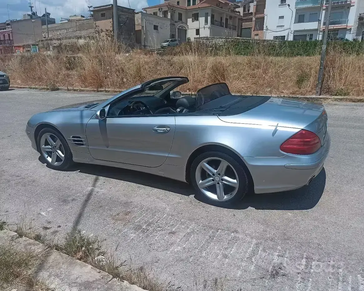 Usata Mercedes SL350 245 CV (180 kW) 2004 Grigio Cabrio
