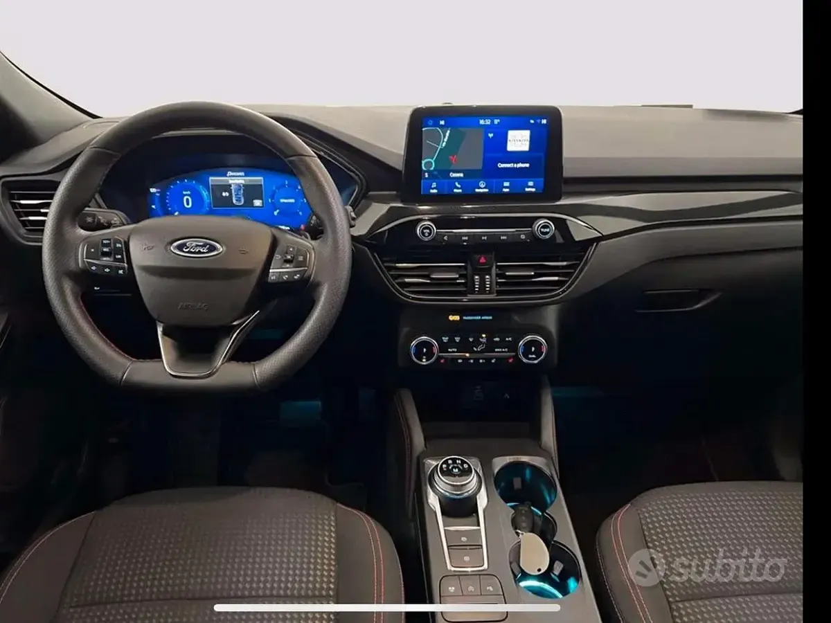 Usata Ford Kuga 120 CV (88 kW) 2023 Nero SUV