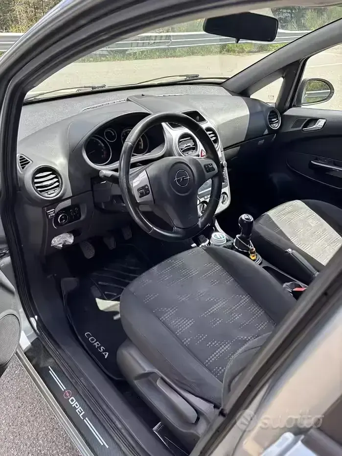 Usata Opel Corsa 86 CV (63 kW) 2011 Grigio Utilitaria