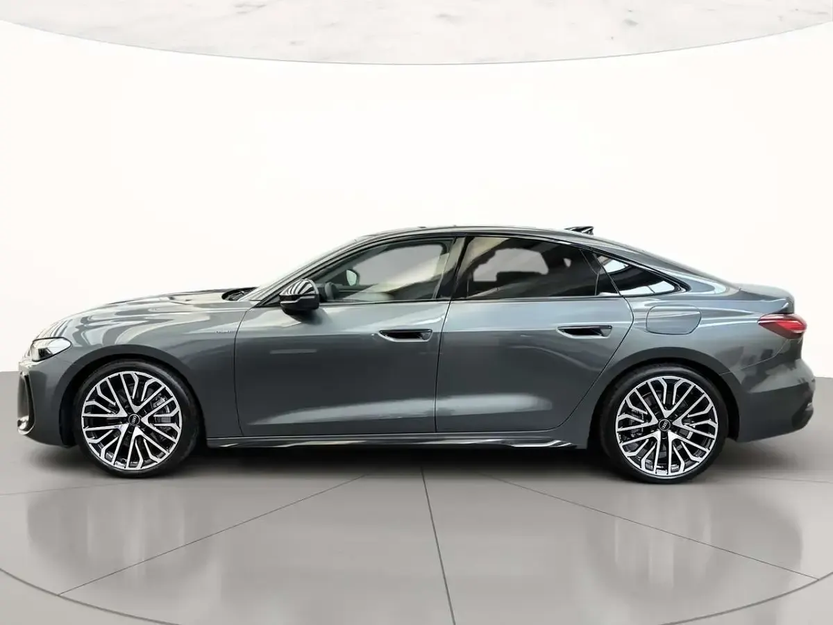 Usata Audi A5 S-Line 299 CV (219 kW) 2026 Grigio daytona perlato Berlina