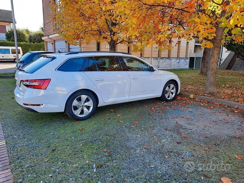 Usata Skoda Superb 140 CV (102 kW) 2015 Bianco Station wagon