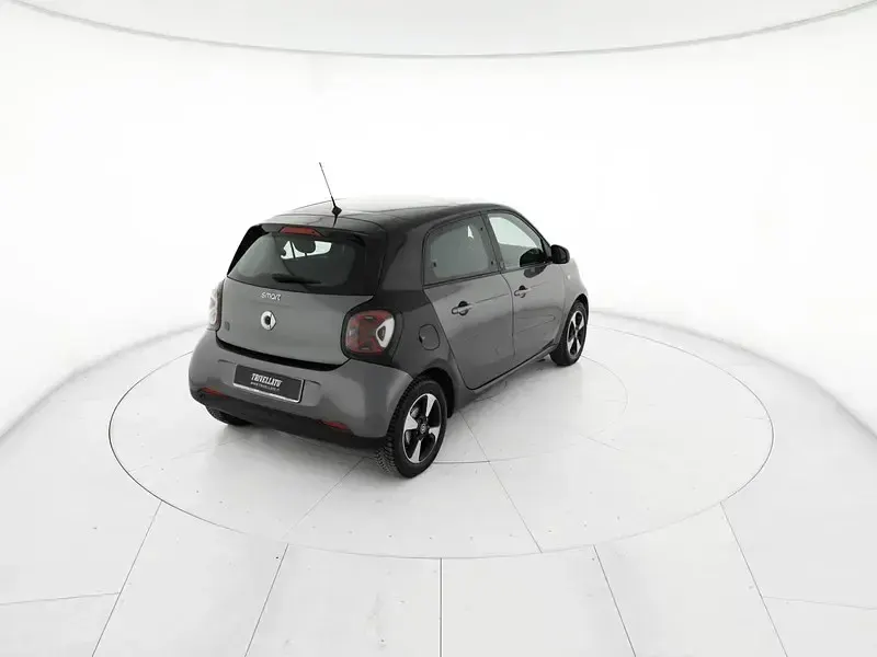 Usata Smart ForFour Electric Drive Passion 60 kW (82 CV) 2022 Grigio Berlina