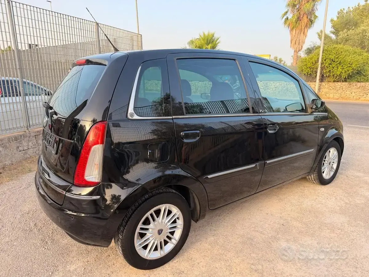 Usata Lancia Musa 95 CV (69 kW) 2009 Nero Monovolume