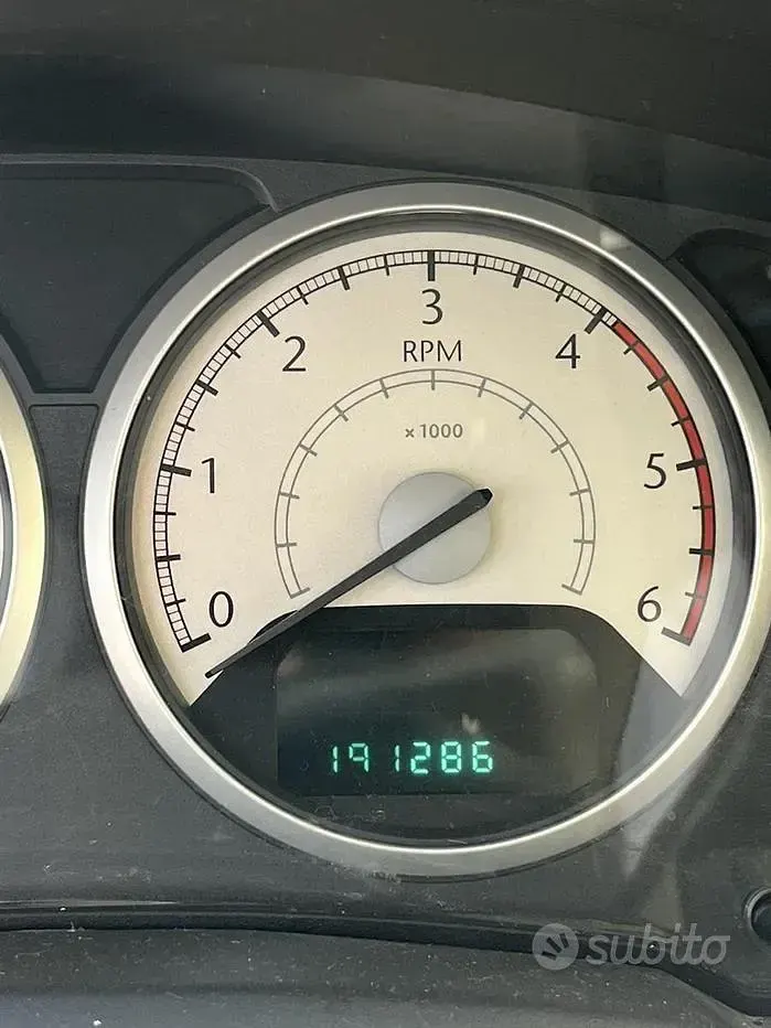 Usata Chrysler Grand Voyager 163 CV (119 kW) 2010 Grigio Monovolume