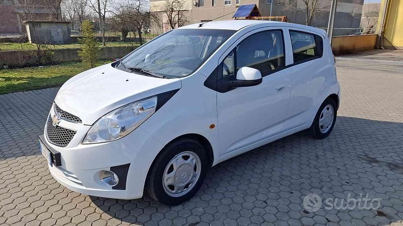 Begagnad Chevrolet Spark 68 HK (50 kW) 2011 Vit Halvkombi