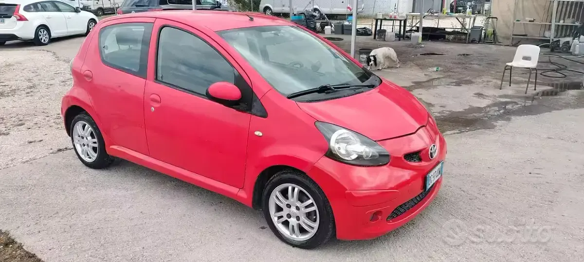 Usata Toyota Aygo Sol 54 CV (39 kW) 2008 Rosso Utilitaria